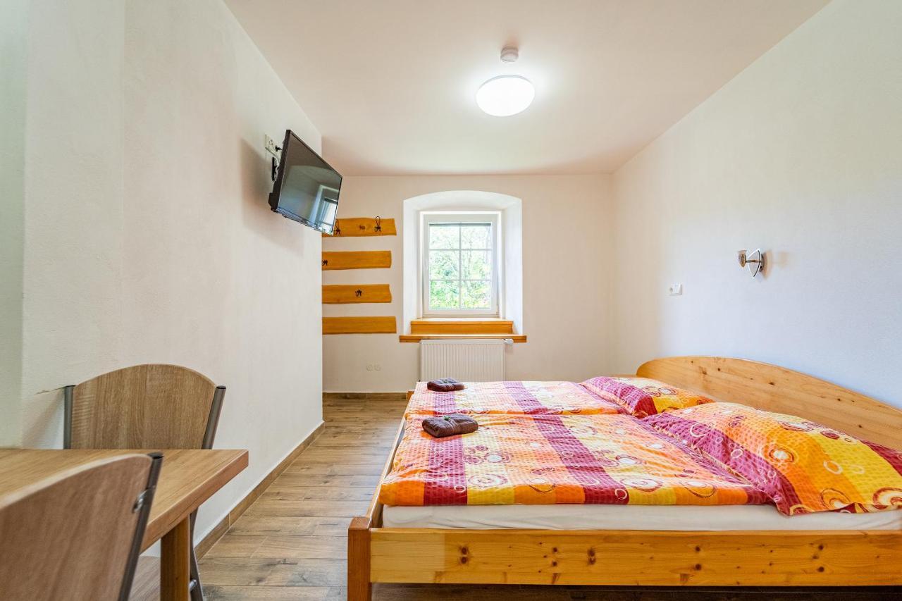Family Apartments V Zatisi Долни-Морава Экстерьер фото