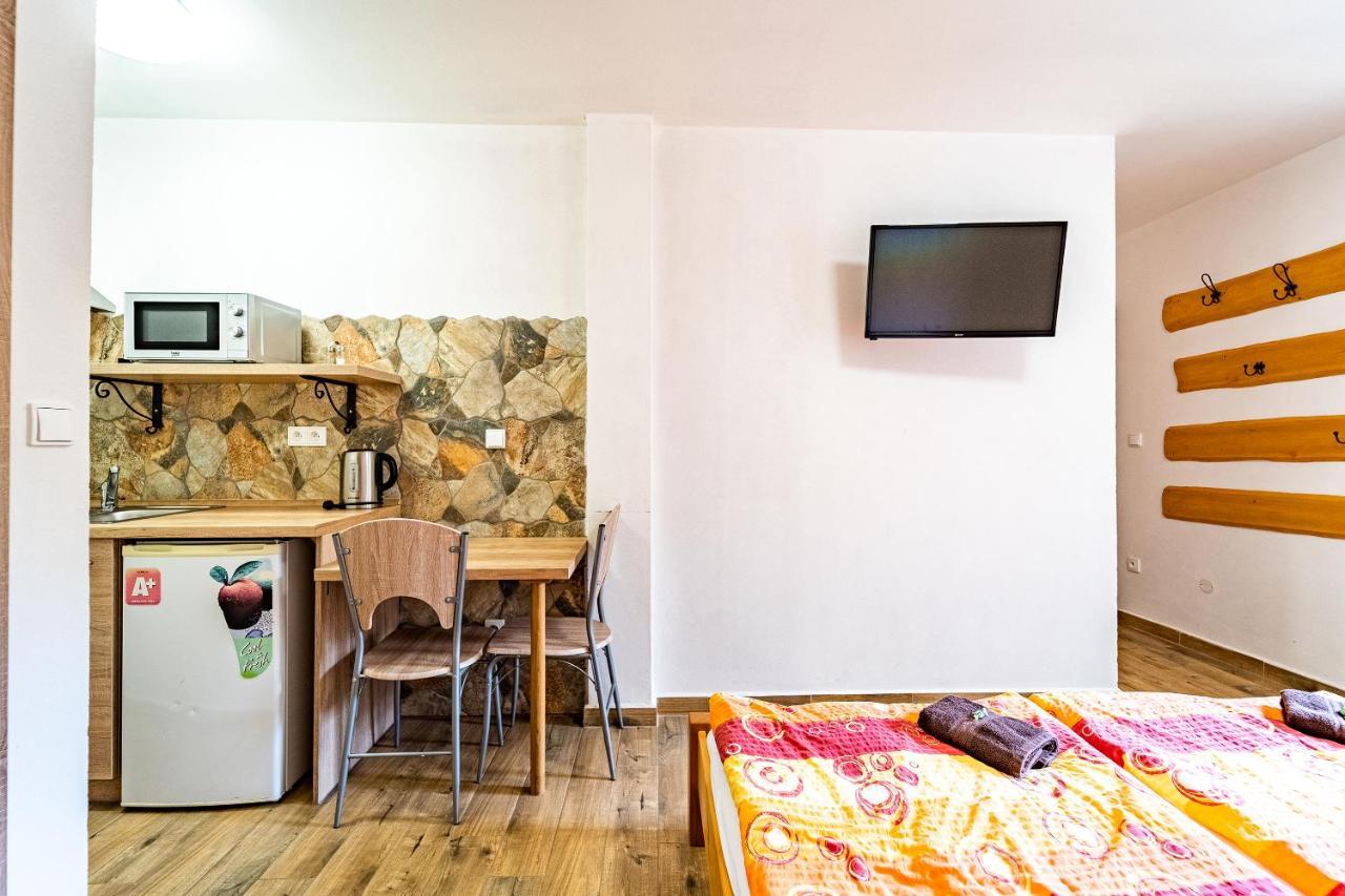Family Apartments V Zatisi Долни-Морава Экстерьер фото