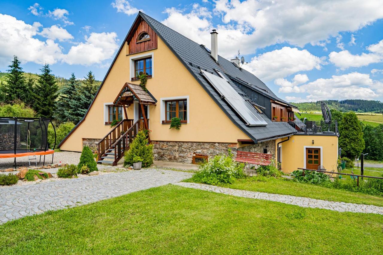 Family Apartments V Zatisi Долни-Морава Экстерьер фото